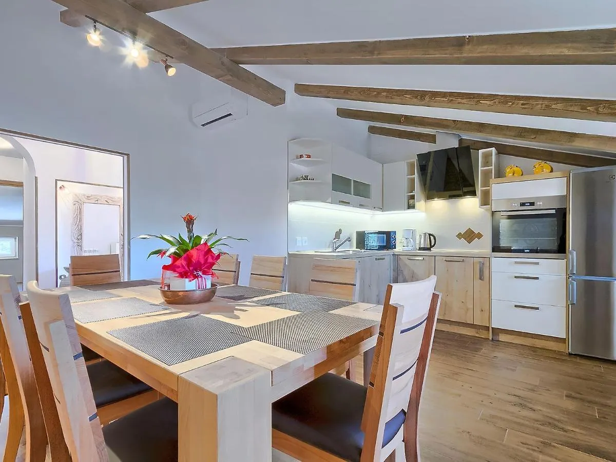 Apartment Majda By Interhome Kmeti 0*,
